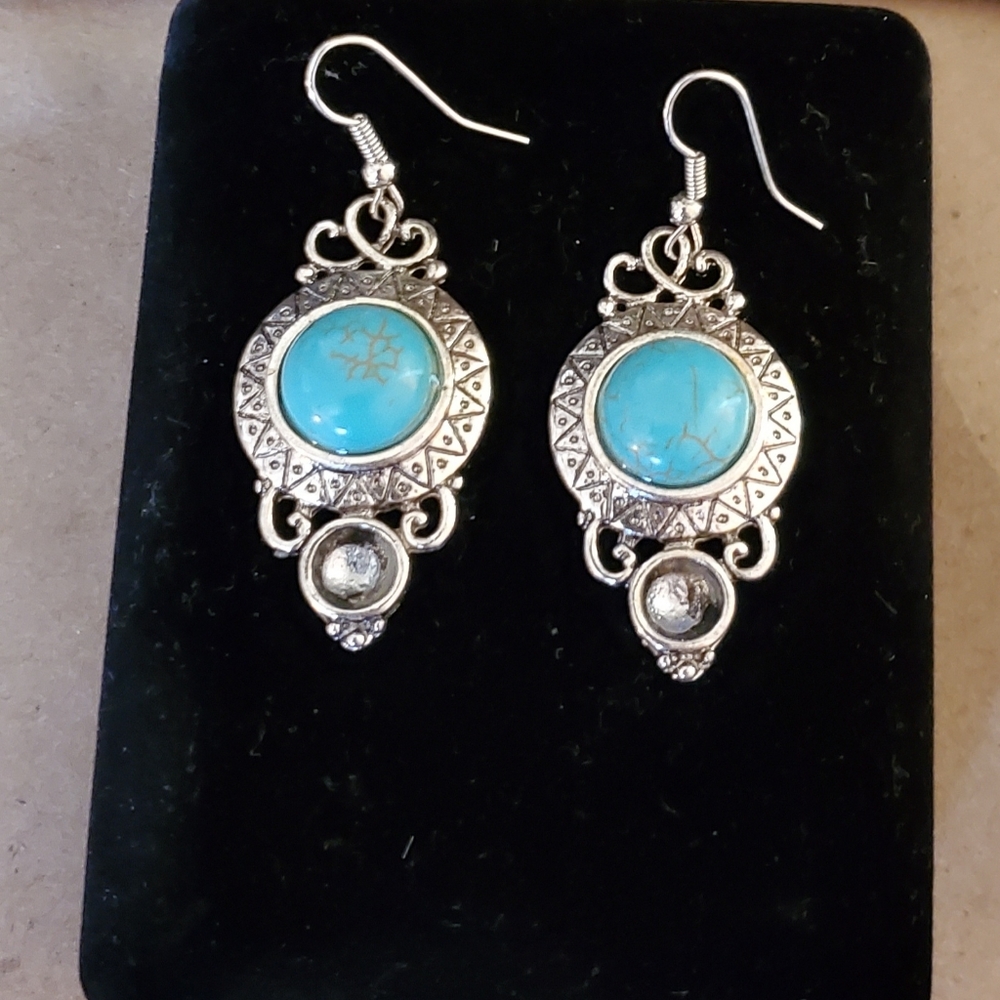 Beautiful Turquoise earrings Boho/Southwestern